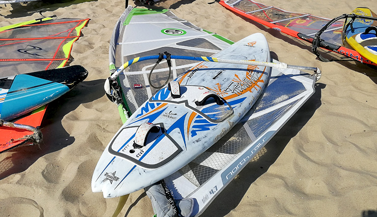 Windsurfboard zum mieten am Strandzugang 8Q in der Surf- & Segelschule Zinnowitz